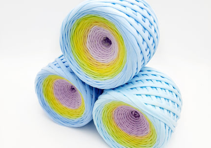 Ar rokām krāsota dzija Nr.1