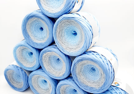 Ar rokām krāsota dzija Nr.4