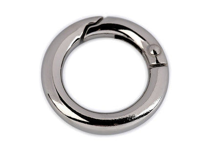 Metal ring with clasp
