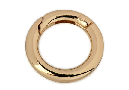 Metal ring with clasp