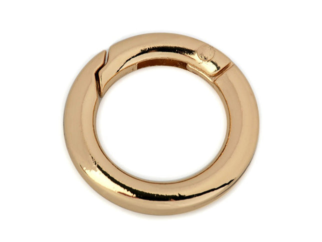 Metal ring with clasp