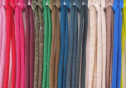 Color chart of polyester cords for macramé and crochet, featuring a variety of shades numbered from 25 to 38, including red, pink, burgundy, glitter olive, green, gold, teal, beige, cream, blue, and yellow.