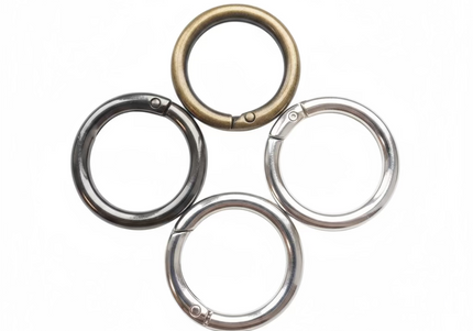 Metal ring with clasp