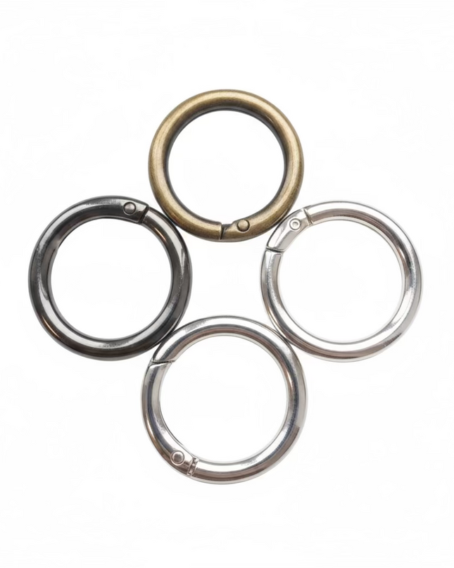 Metal ring with clasp