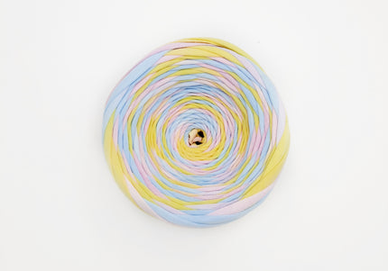 Ar rokām krāsota dzija Nr.3