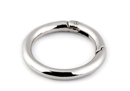 Metal ring with clasp