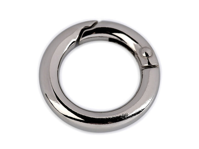 Metal ring with clasp