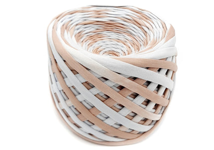 Ar rokām krāsota dzija Nr.8