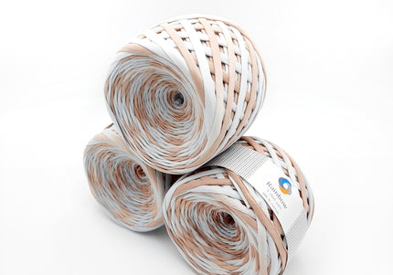 Ar rokām krāsota dzija Nr.8